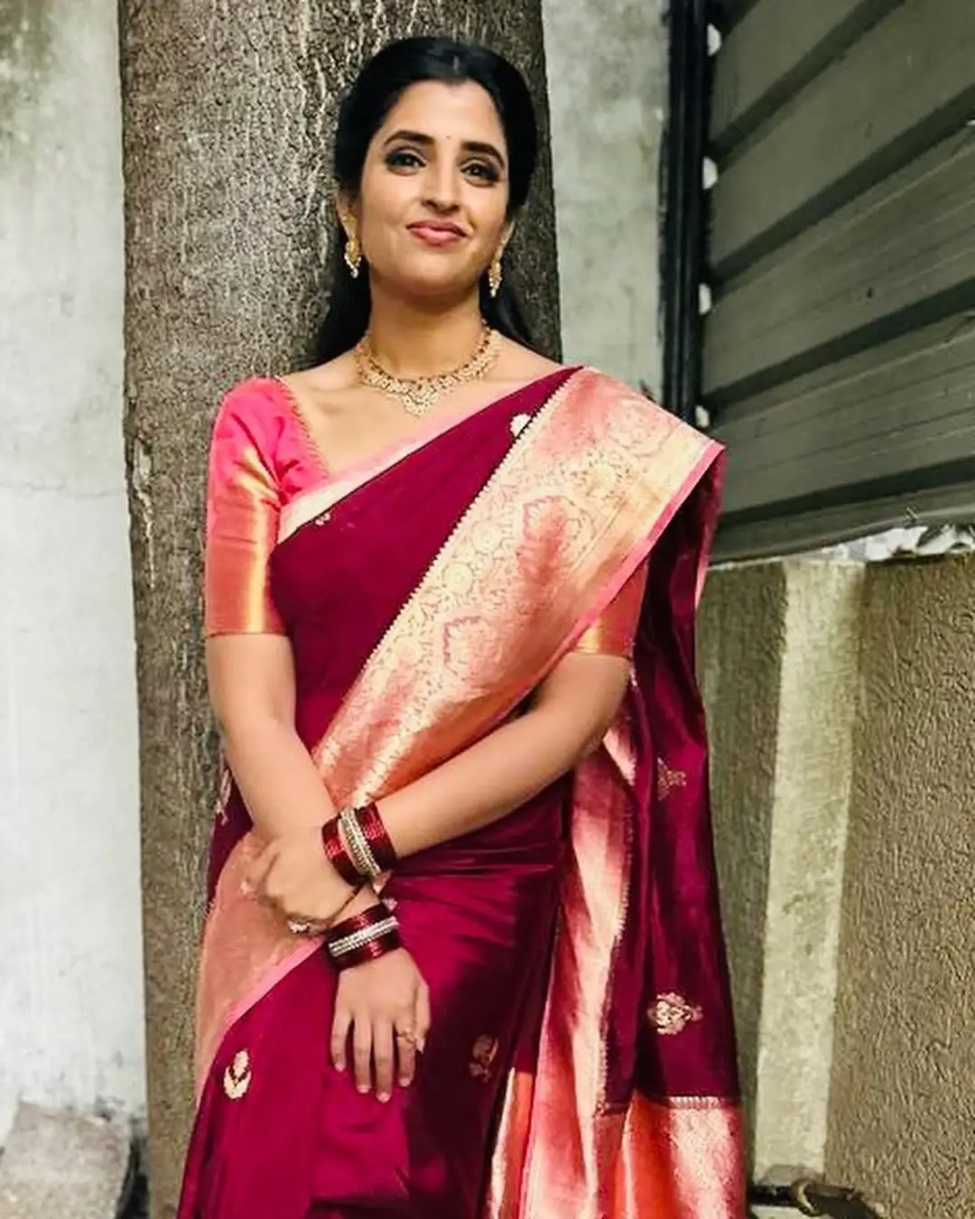 INDIAN TELEVISION ACTRESS SHYAMALA IN MAROON SAREE 1